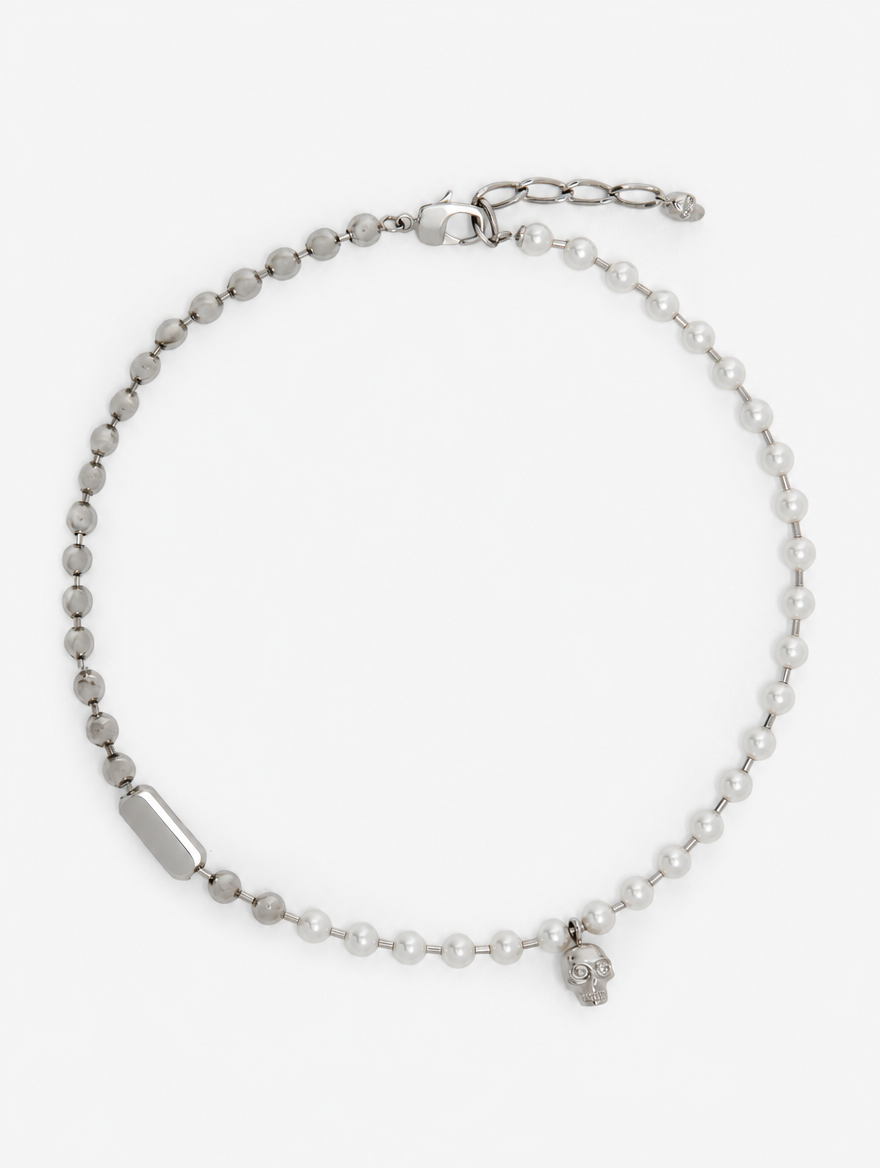 Skull pendant necklace